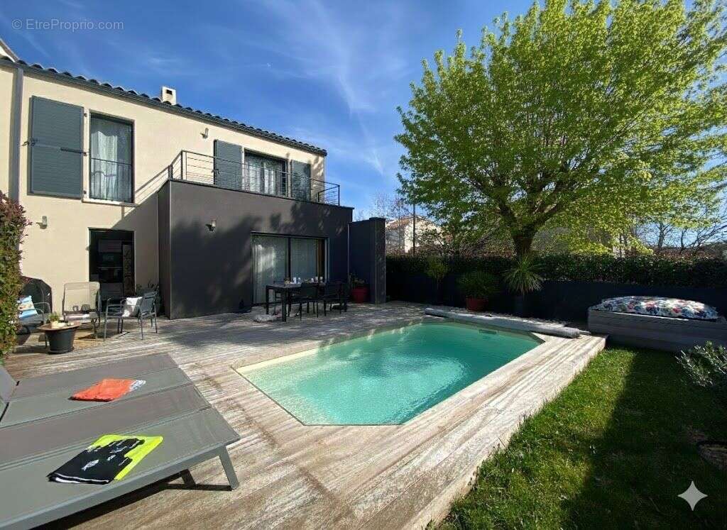 Maison à MAUGUIO