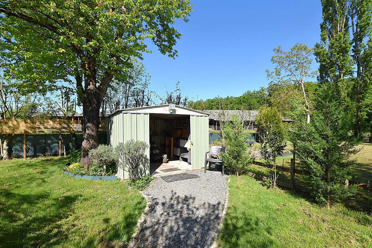 Maison à SAINT-REMY-EN-ROLLAT