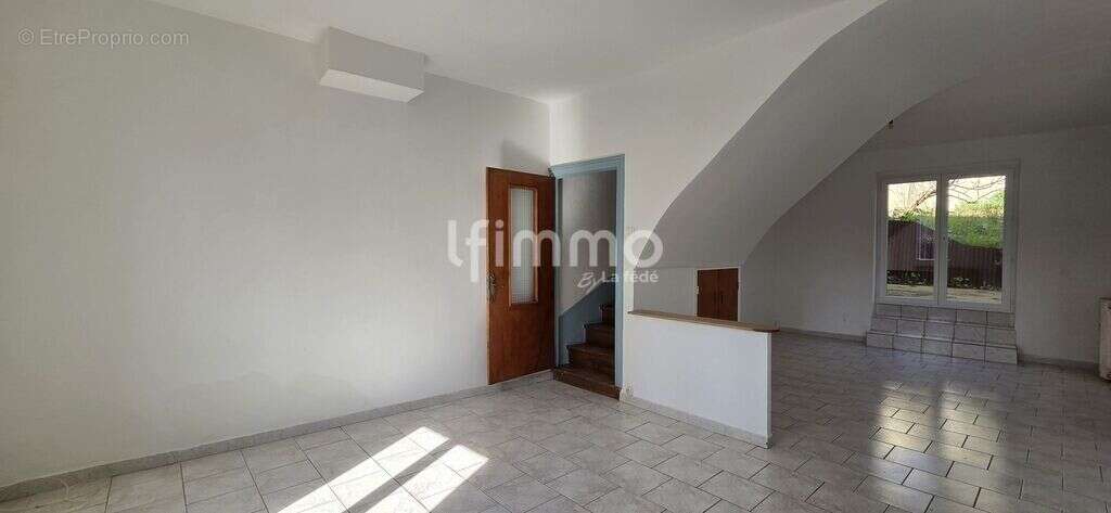 Maison lumineuse avec extérieur - photo 2