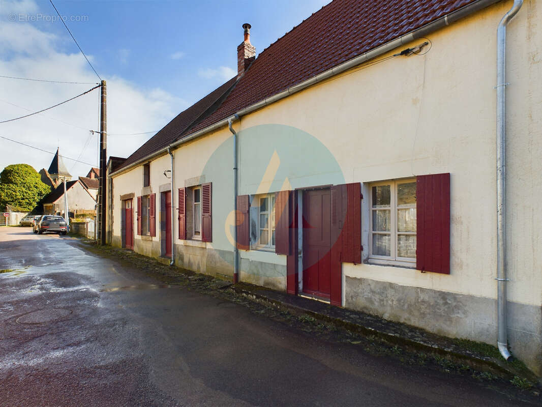 Maison à SAINT-REVERIEN