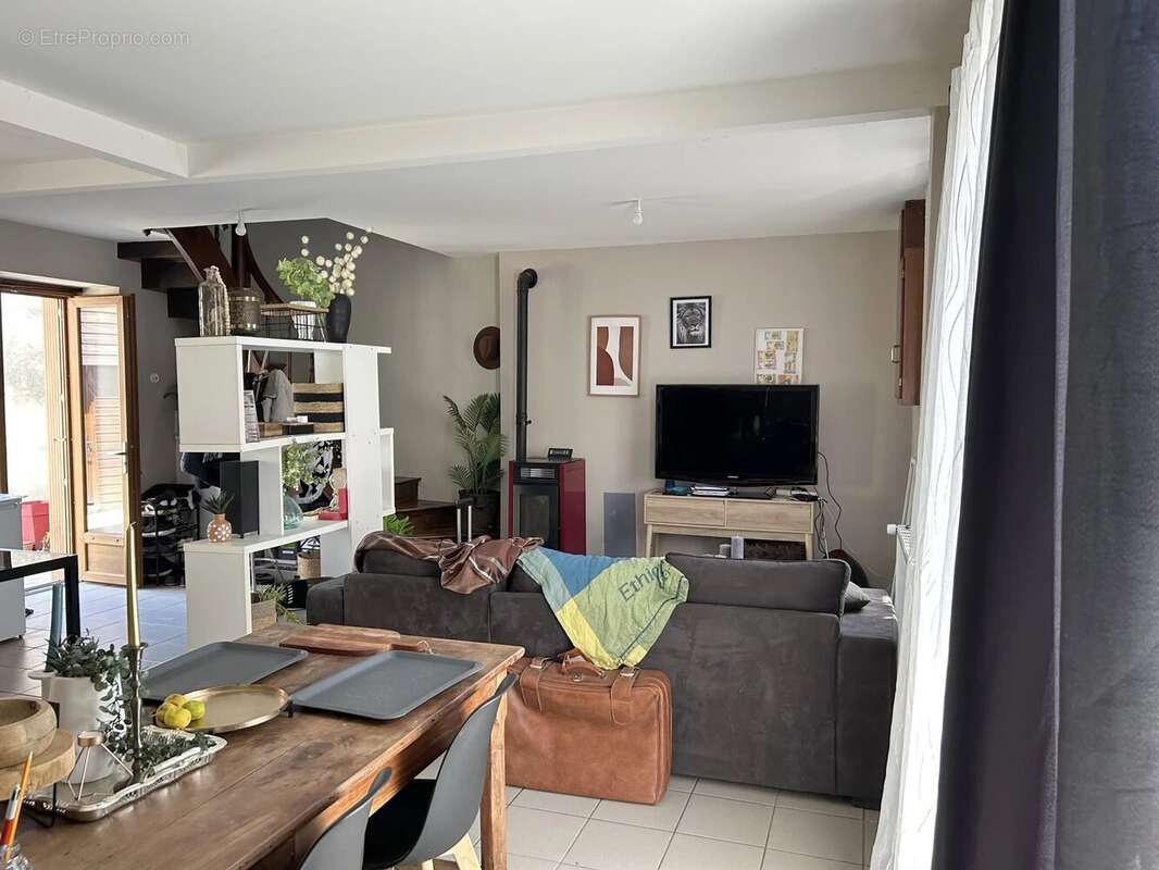 Maison à OUZILLY