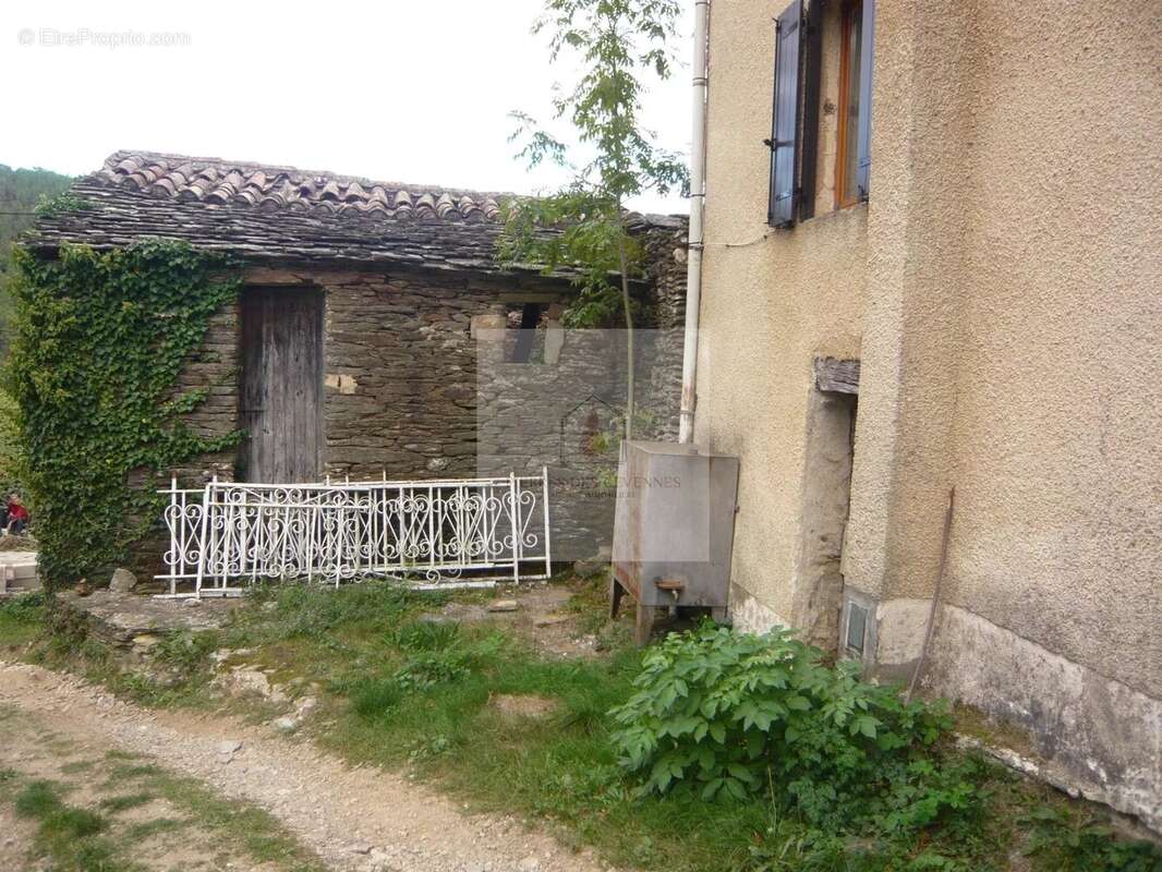 Maison à LE COLLET-DE-DEZE