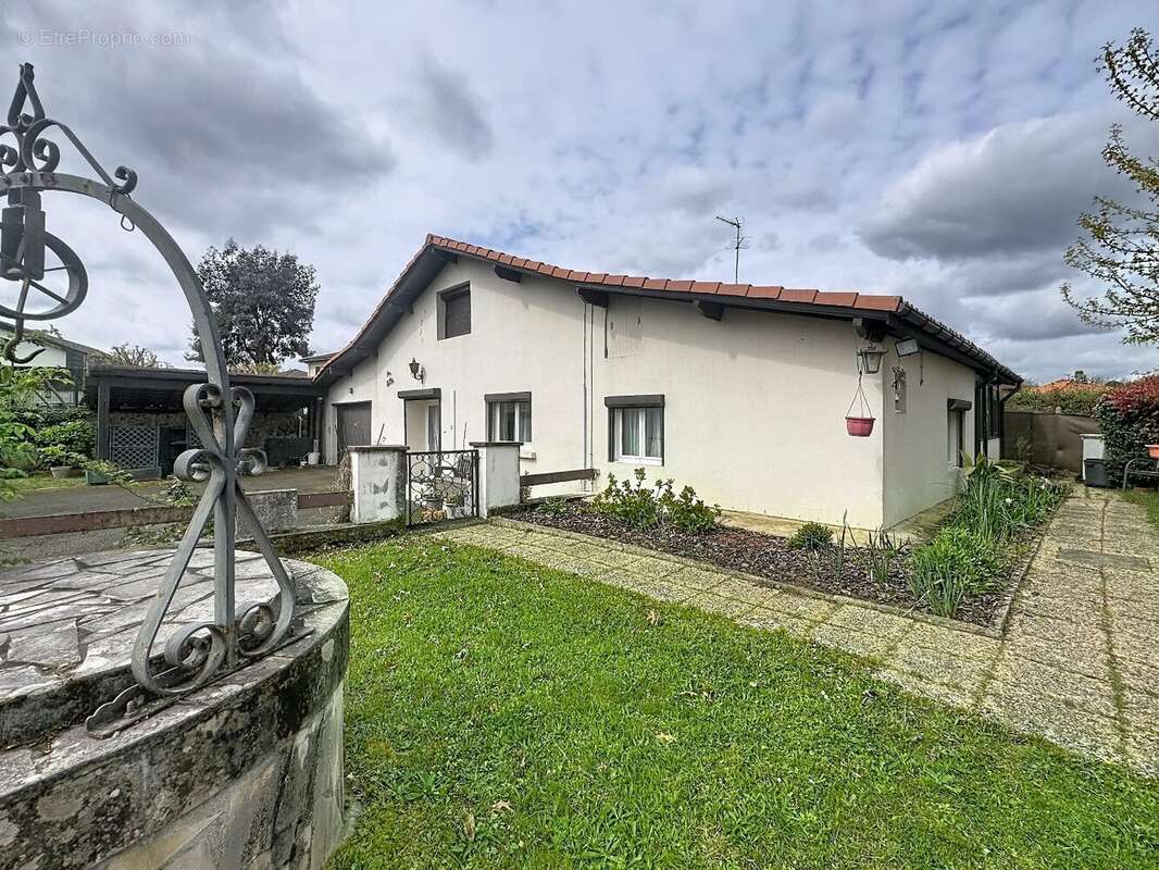 Maison à SAINT-PIERRE-DU-MONT