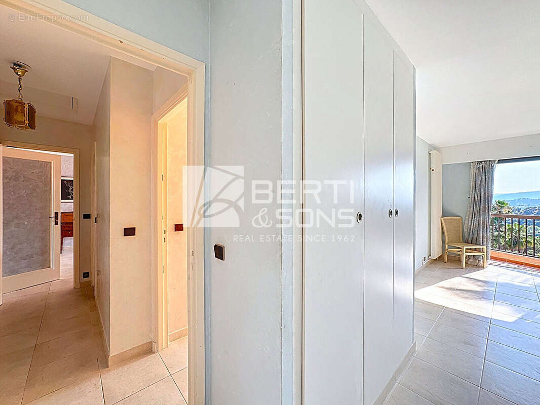 Appartement à MANDELIEU-LA-NAPOULE