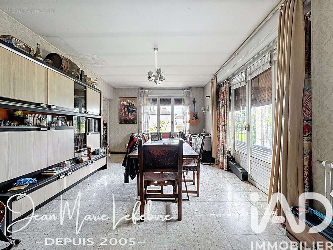 Photo 2 - Maison à CHUZELLES