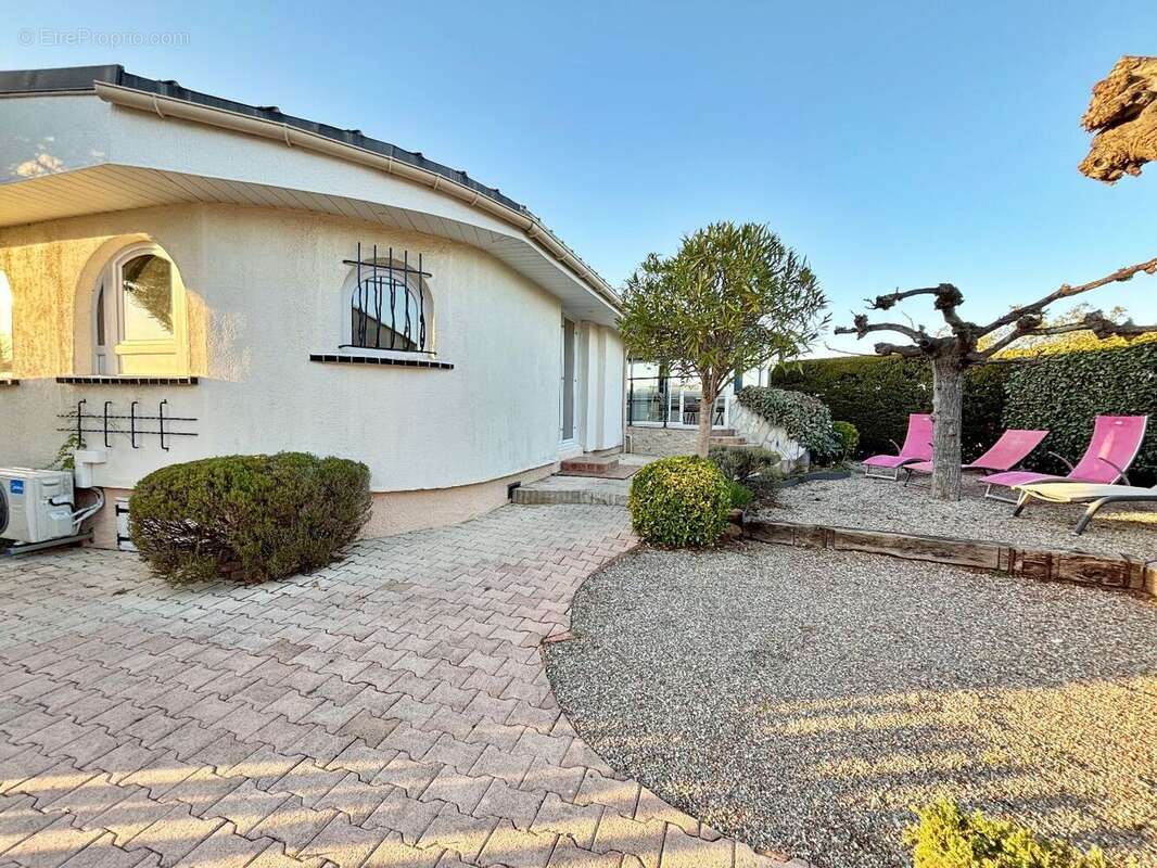 Maison à ROQUEBRUNE-SUR-ARGENS