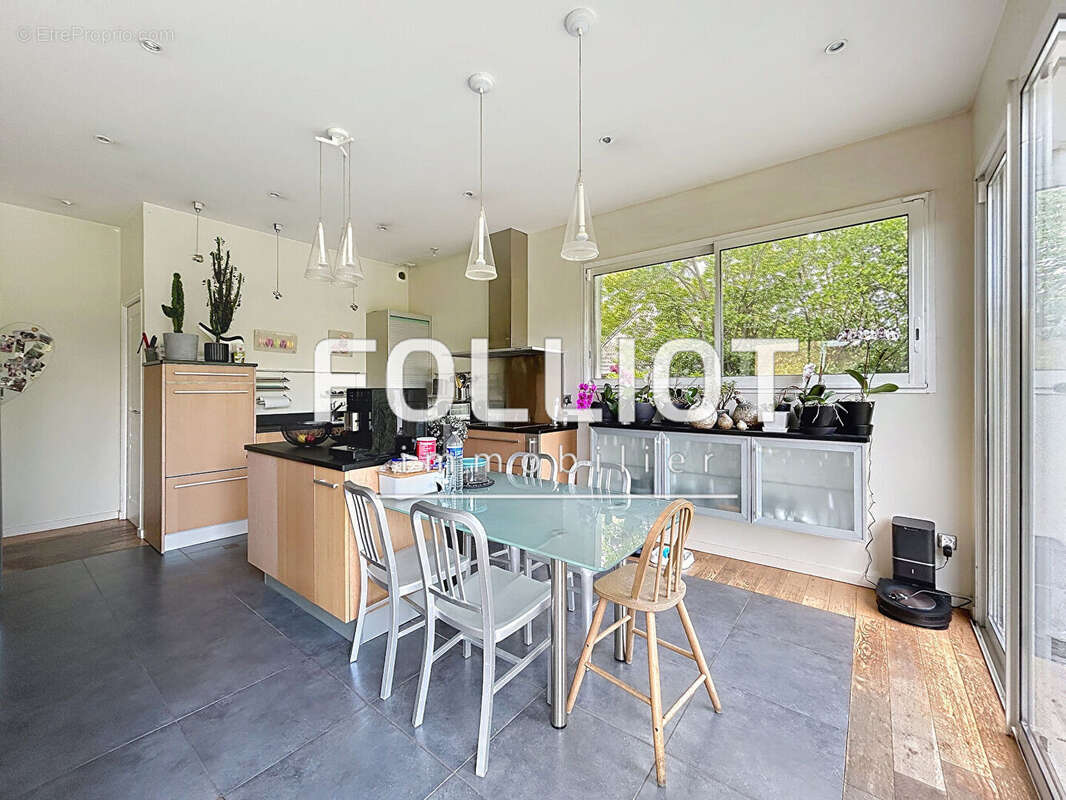 Maison à DONVILLE-LES-BAINS