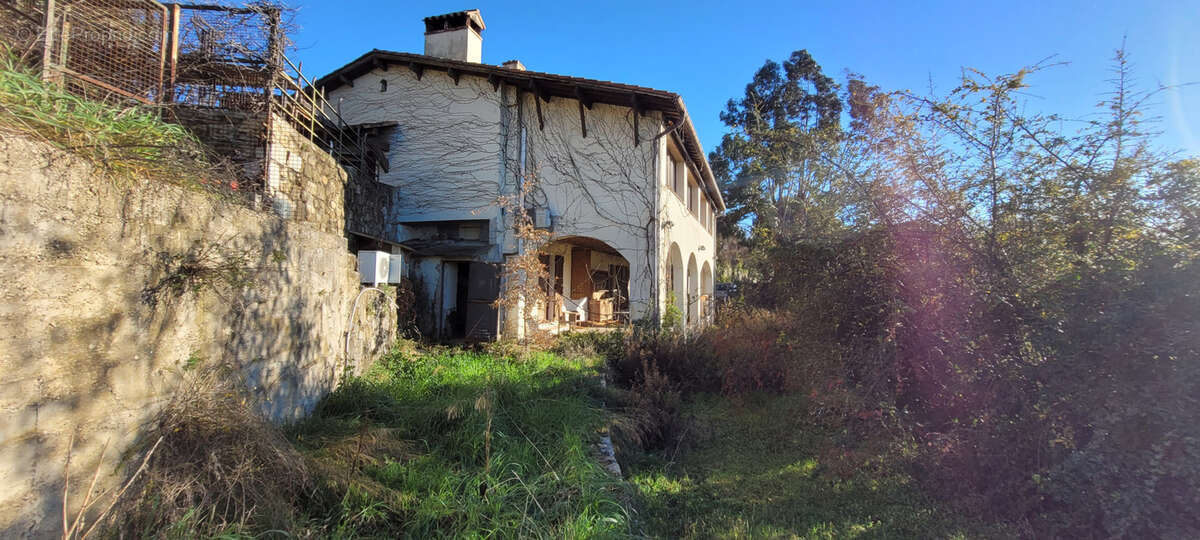 Maison à PEILLE