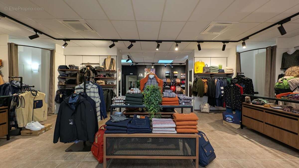 Photo 6 - Commerce à CHINON