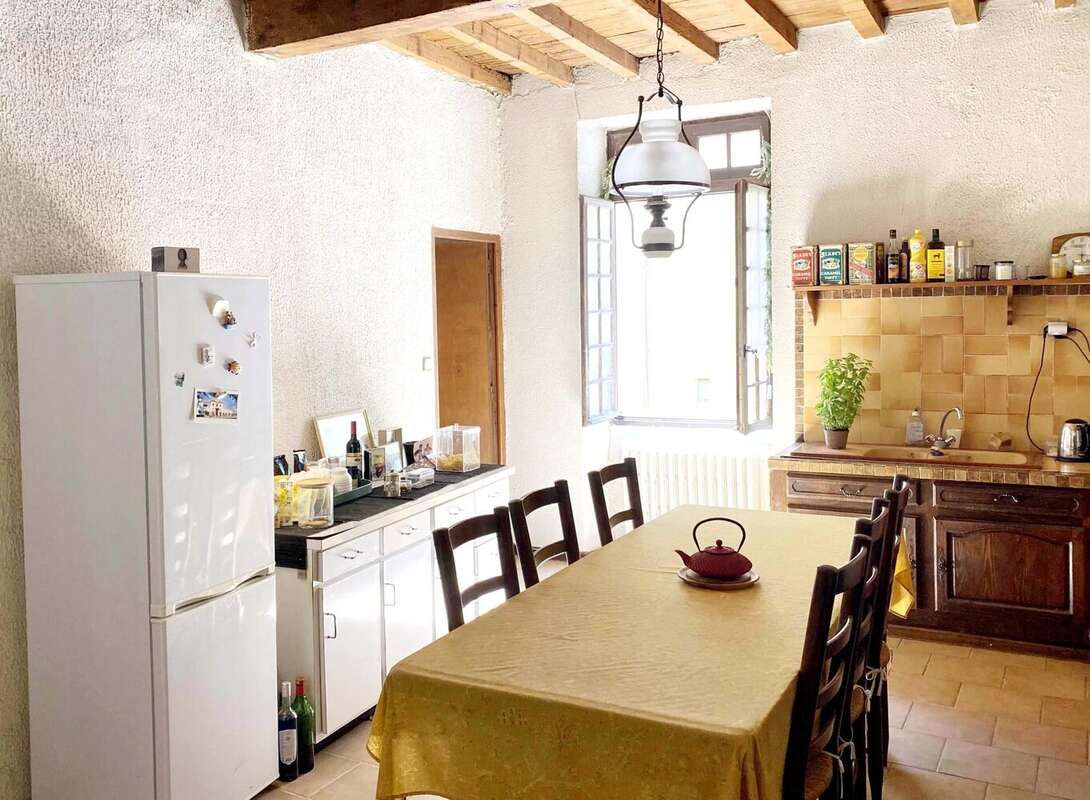 Maison 109 m² à Arles  - photo 4