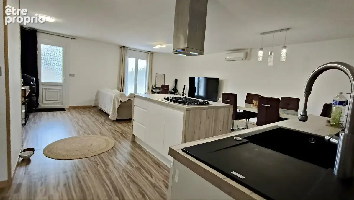 Maison avec véranda   Centre-ville d’Anglade (33390) - photo 9