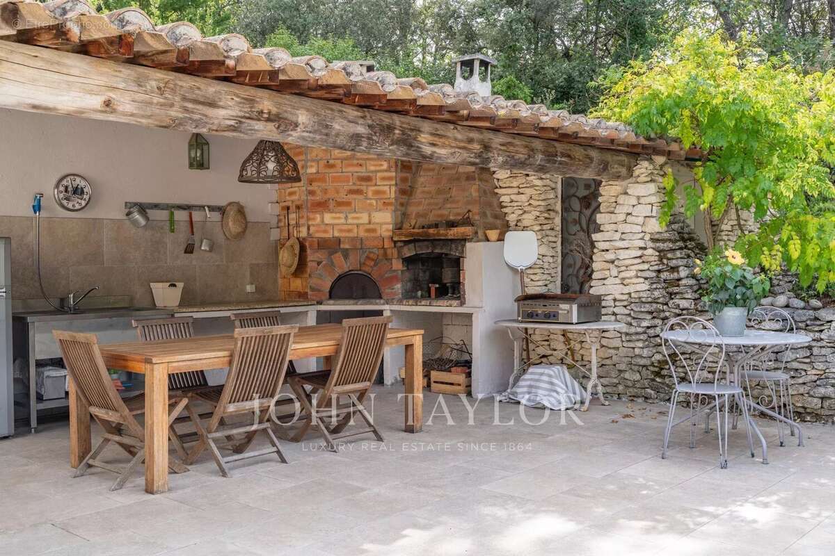 Maison à MENERBES