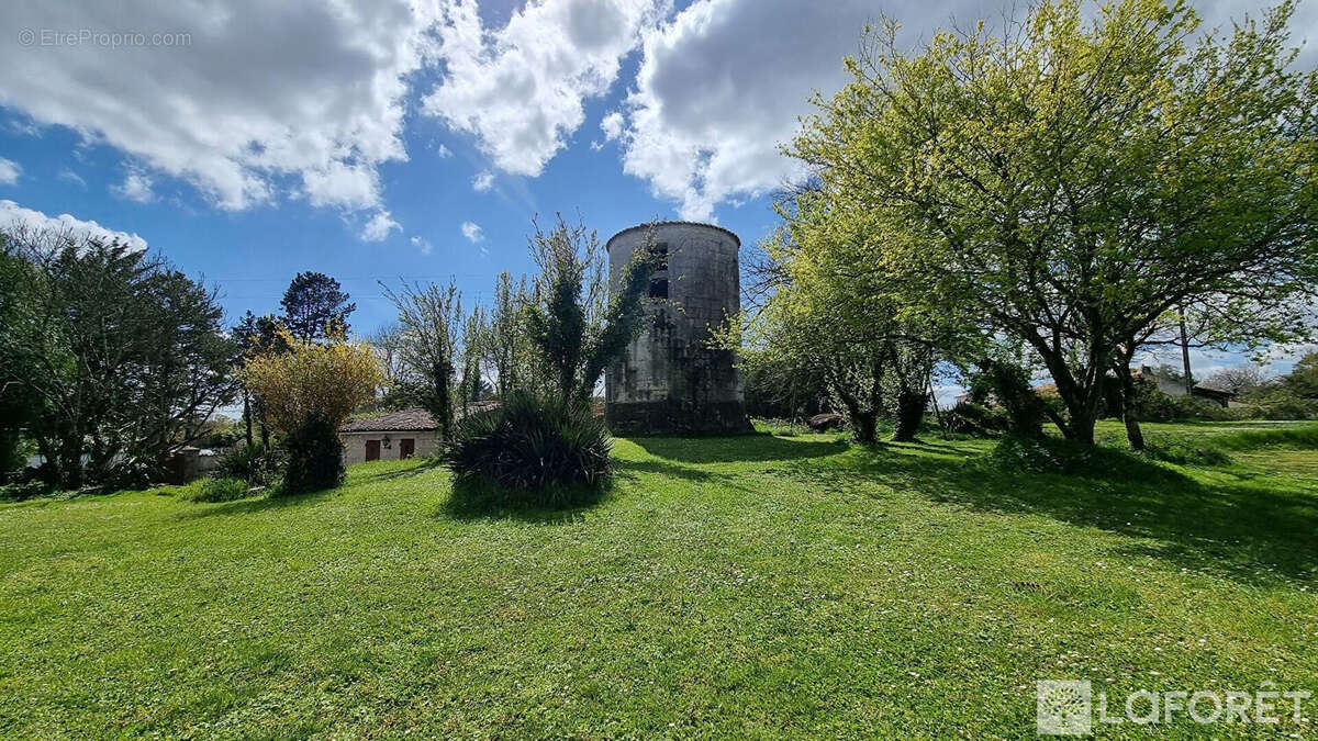 Maison à SAINTES