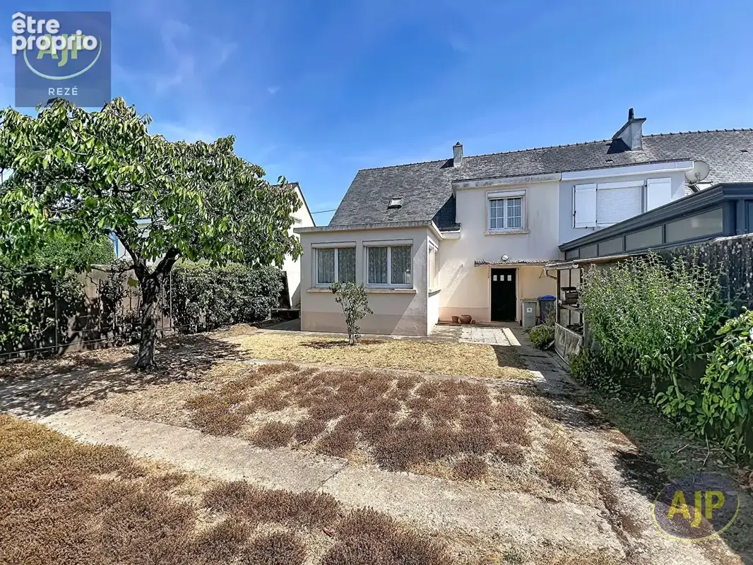 REZÉ  Maison 4 pièces de 80 m² avec jardin clos, garage et dépendance - photo 2
