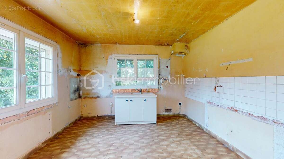 Maison sur sous sol à rénover sur un terrain de 5 761m² - photo 7