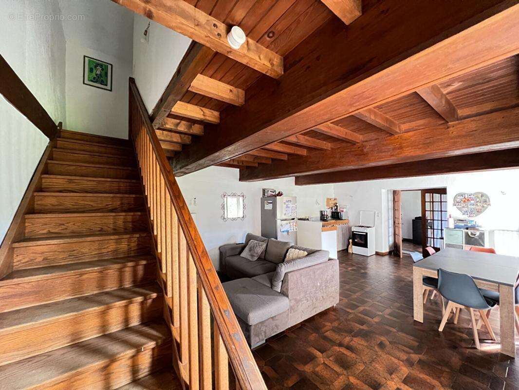 Corps de ferme avec grange et jardin clos -165 m² - Aubiat - Fort potentiel - photo 8