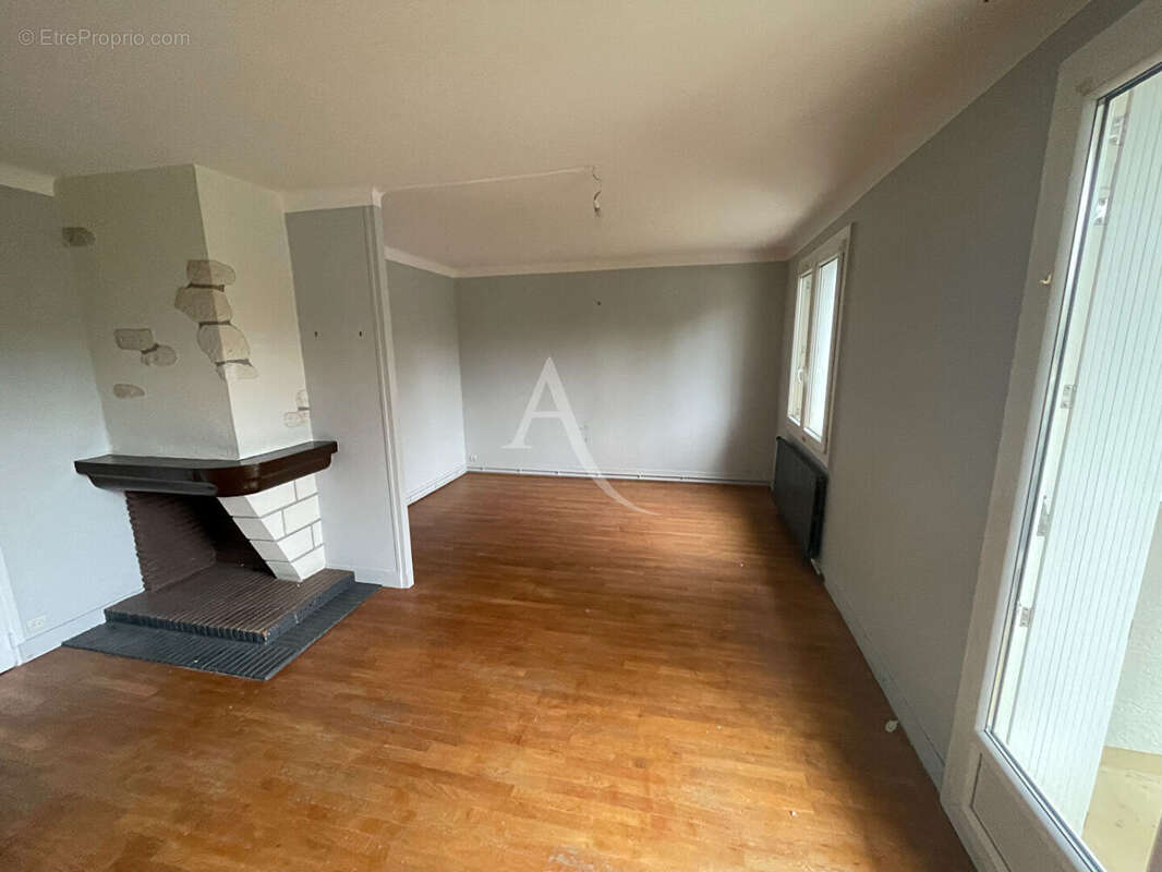 Appartement à SAINT-JEAN-DE-BRAYE