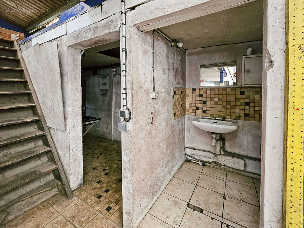 Parking à BAZOUGES-LA-PEROUSE