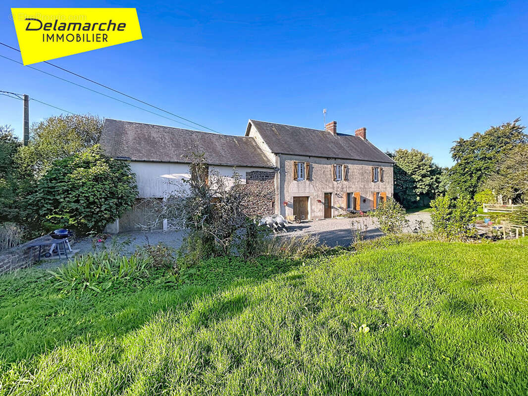 Maison à CERENCES