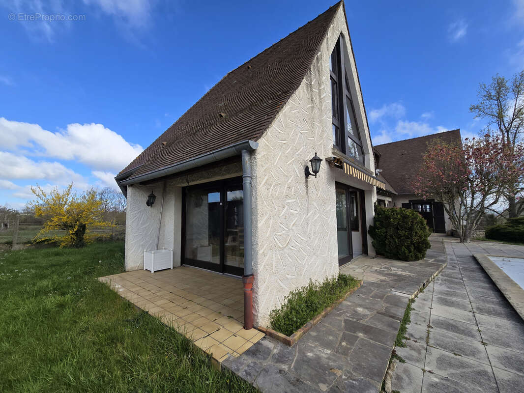 Maison à SAINT-REMY-EN-ROLLAT