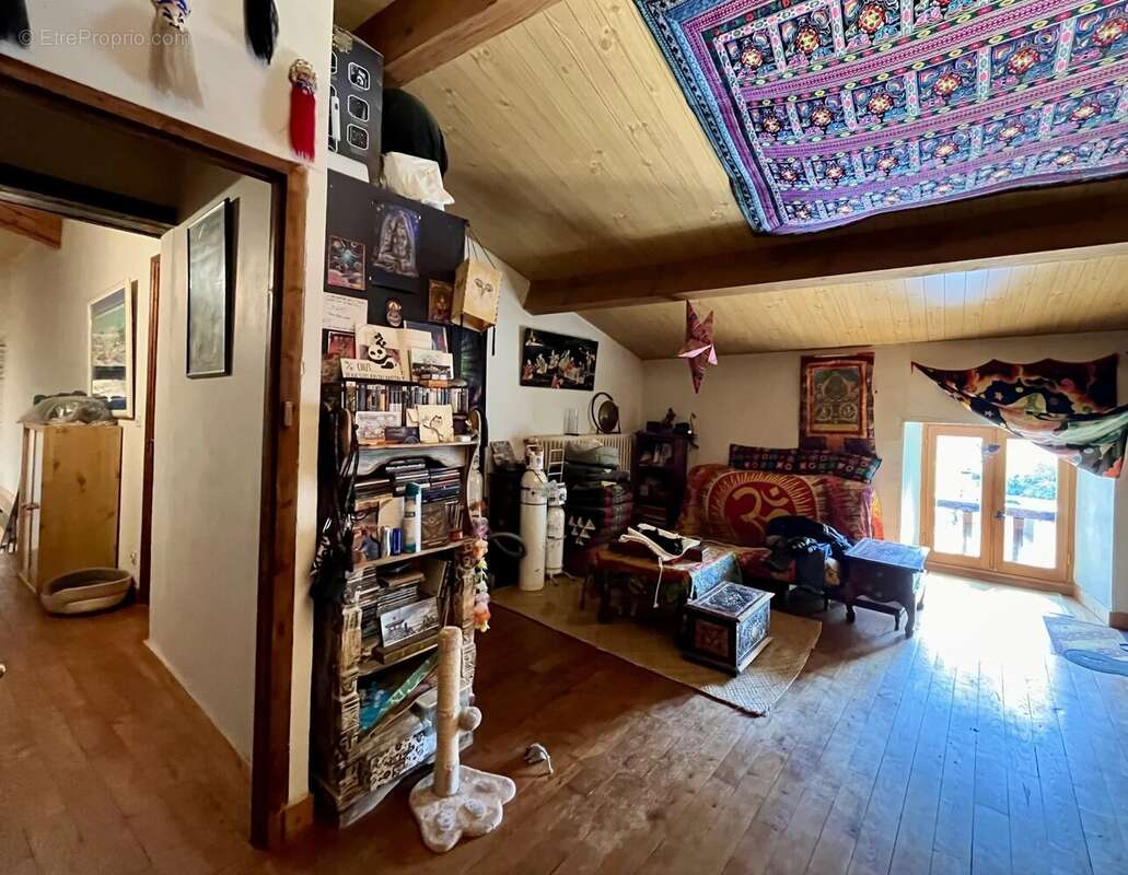 Maison de 3 chambres dans le centre d'une ville commercial - photo 12