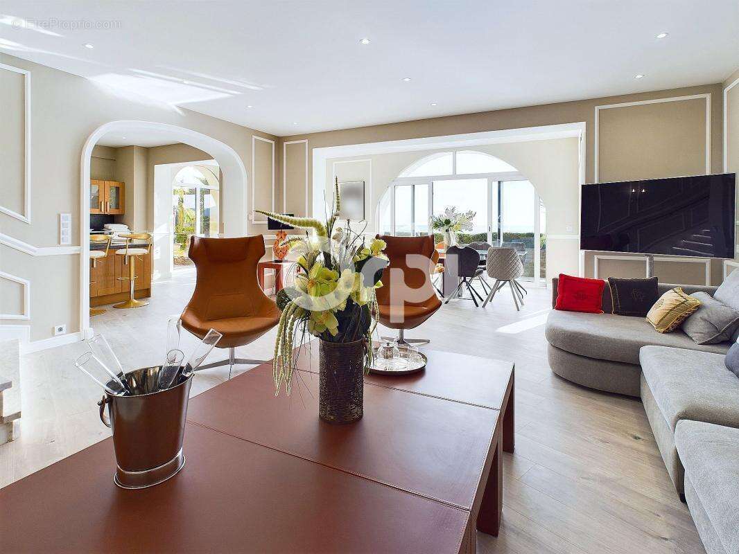 Maison à MANDELIEU-LA-NAPOULE