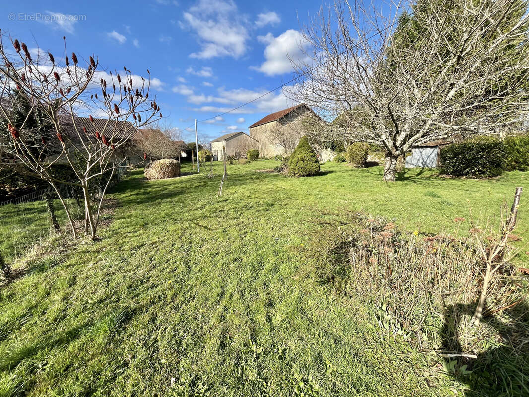 Terrain à SAINT-GENCE