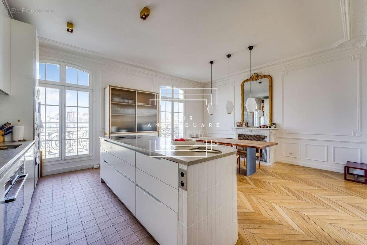 Appartement à PARIS-17E