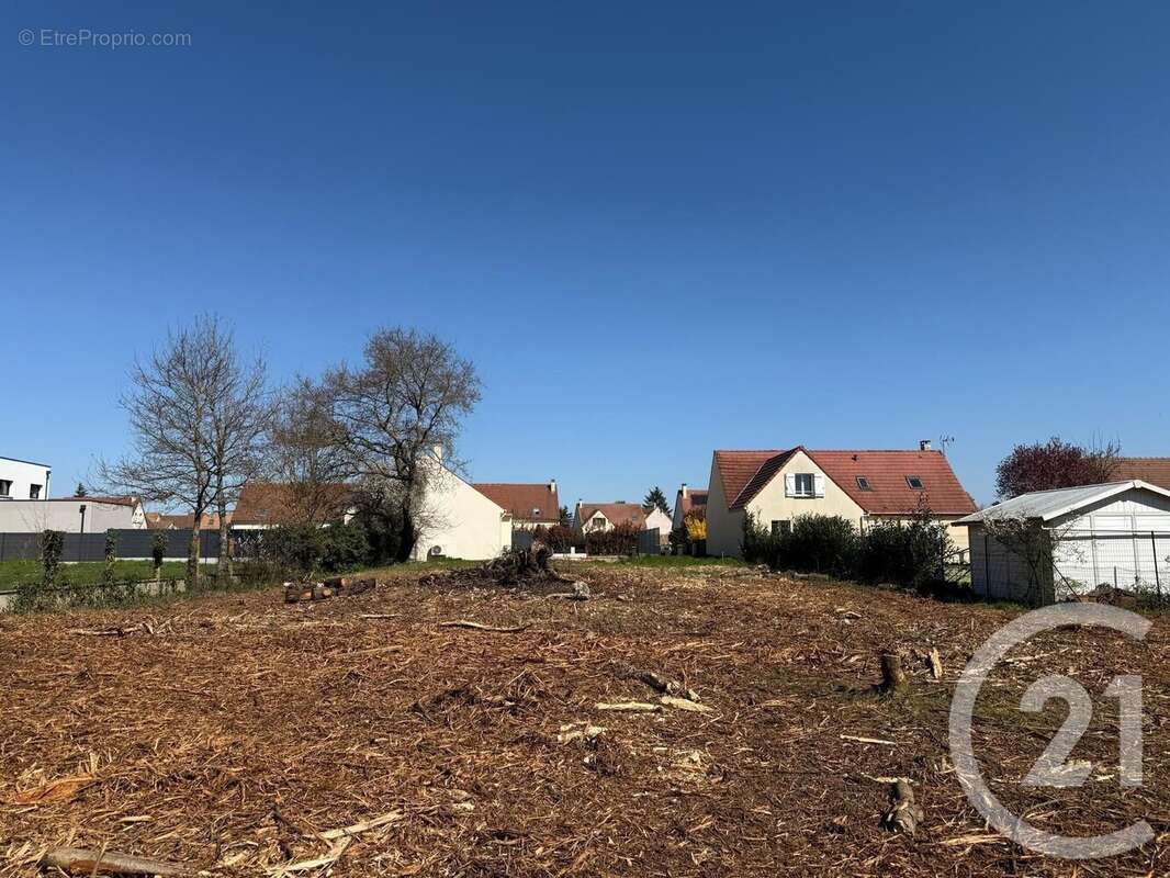 Terrain à ABONDANT
