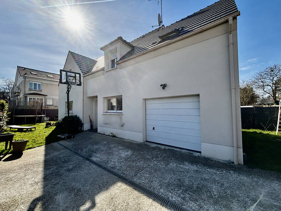 Maison à SARTROUVILLE