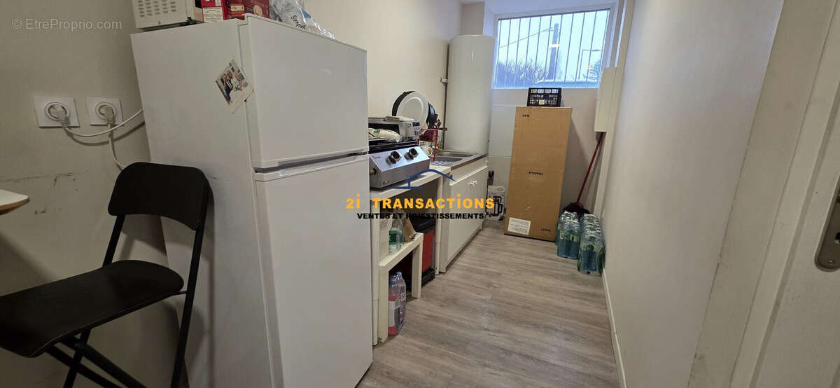 Commerce à SAINT-MARTIN-LA-PLAINE