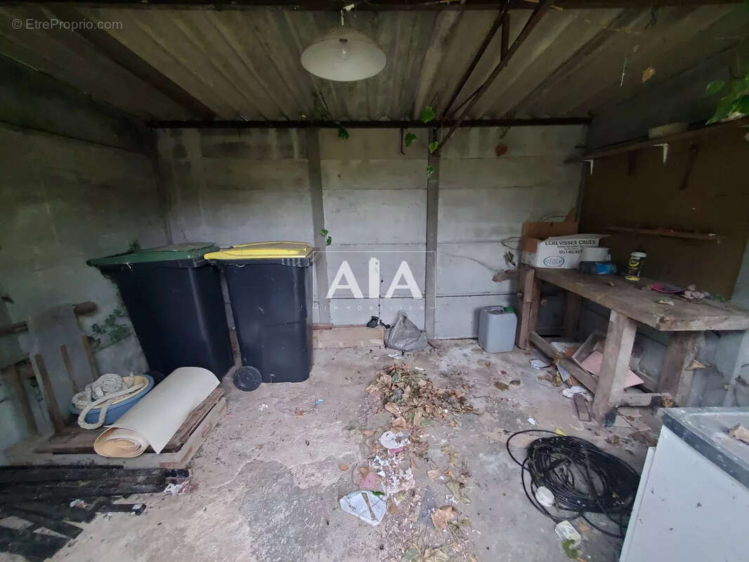 Maison à LES ADJOTS