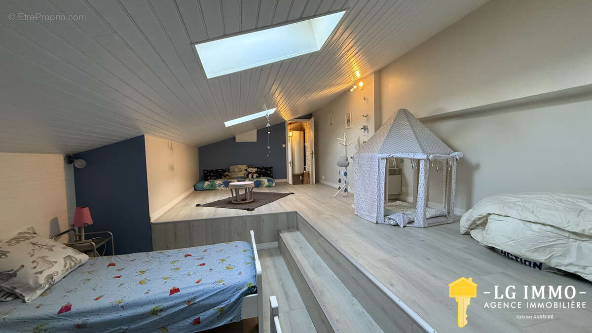 Maison à BRIE-SOUS-MORTAGNE