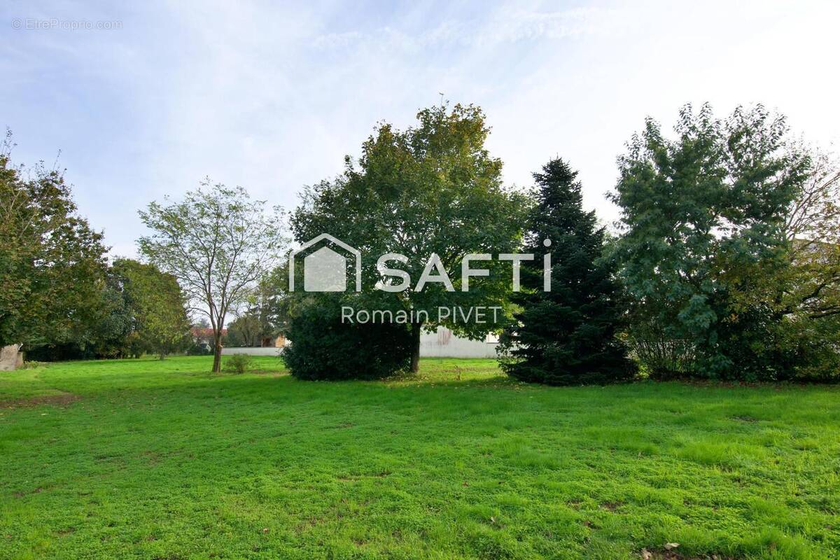 Photo 1 - Terrain à LE PELLERIN