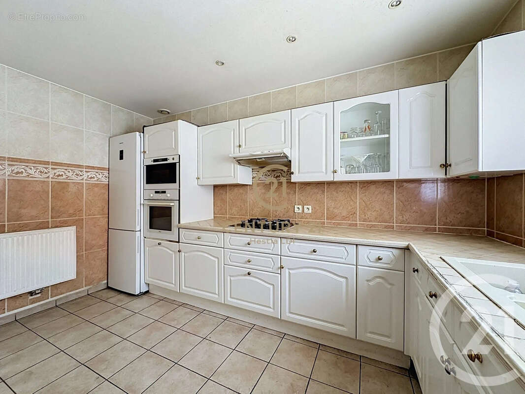 Maison 117 m² à Givors  - photo 6