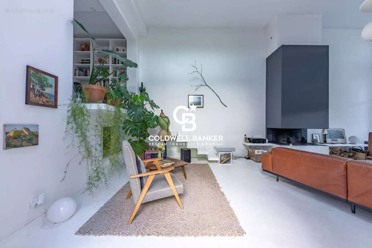 Maison à MARNES-LA-COQUETTE