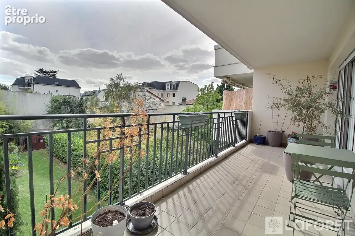 Appartement à LA GARENNE-COLOMBES