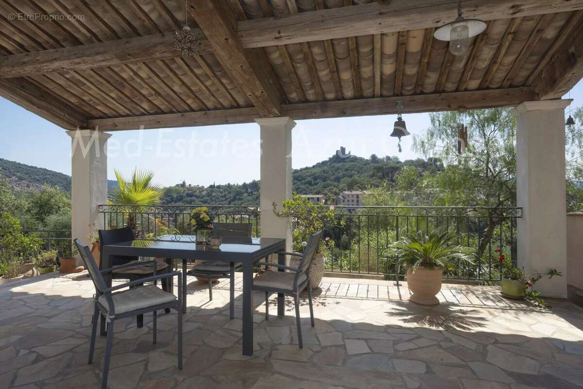 Maison - 2 chambres piscinable et extension possible avec vue panoramique sur le château et village de Grimaud - photo 3