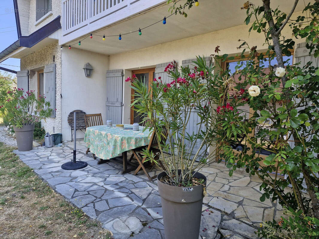 Maison 179 m² à Sales  - photo 6