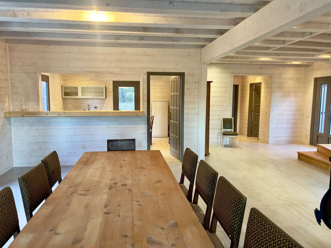 Bastide provençale de 230 m2 . En pleine nature à Châteauvert , Terrain de 1 hectare avec vue panoramique - photo 5