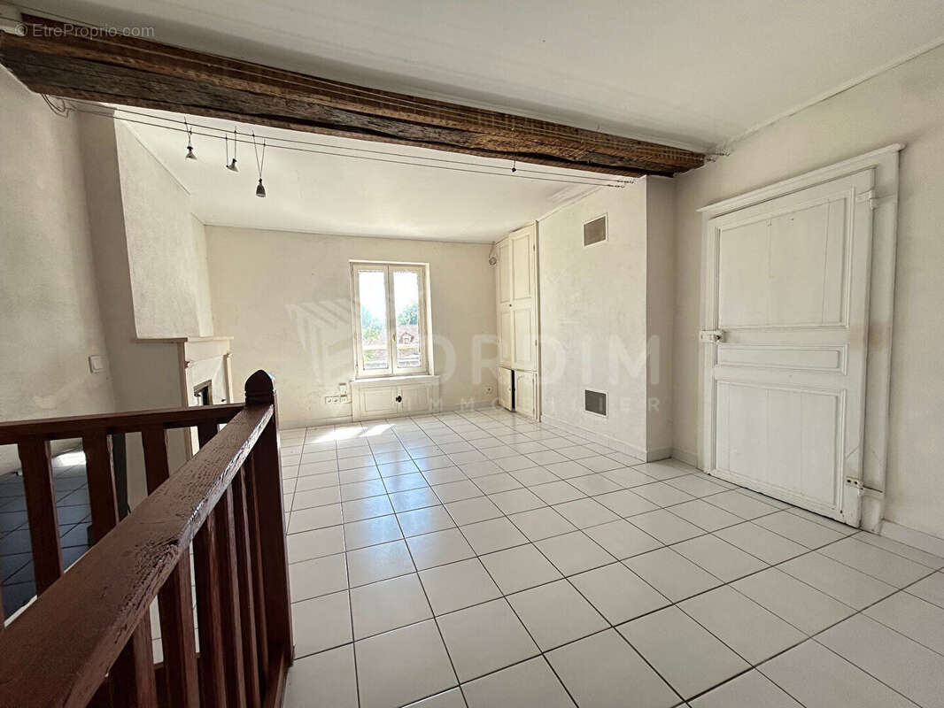 Maison à TOUCY