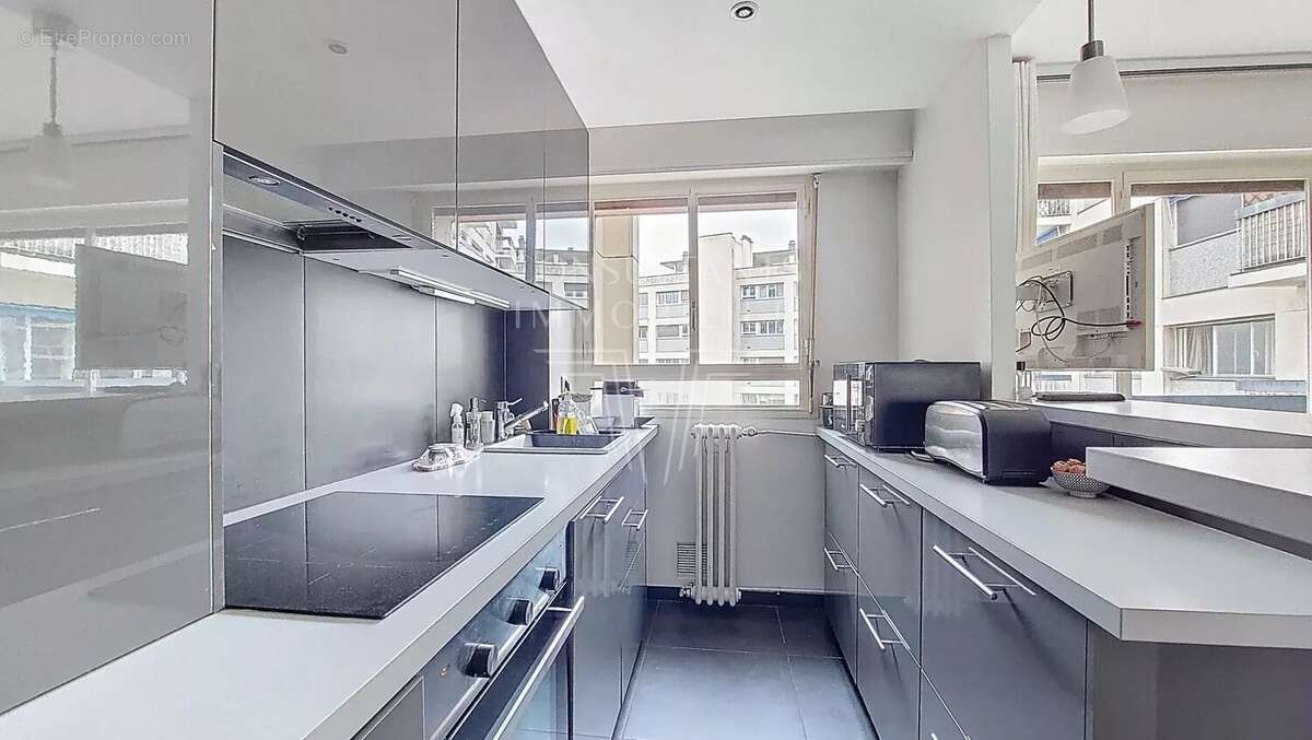 Appartement à PARIS-15E