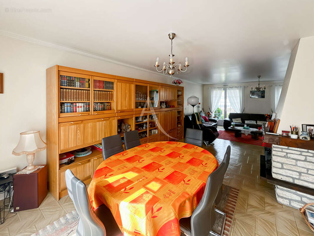 Maison à LES MUREAUX