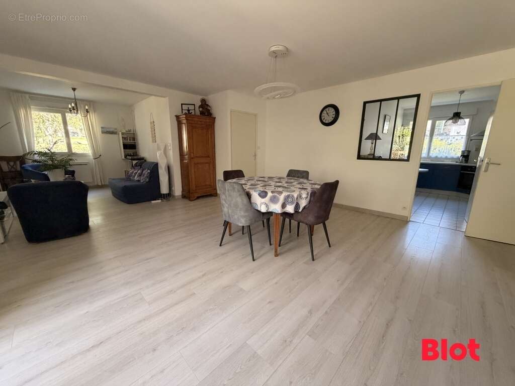 Appartement à LE RHEU