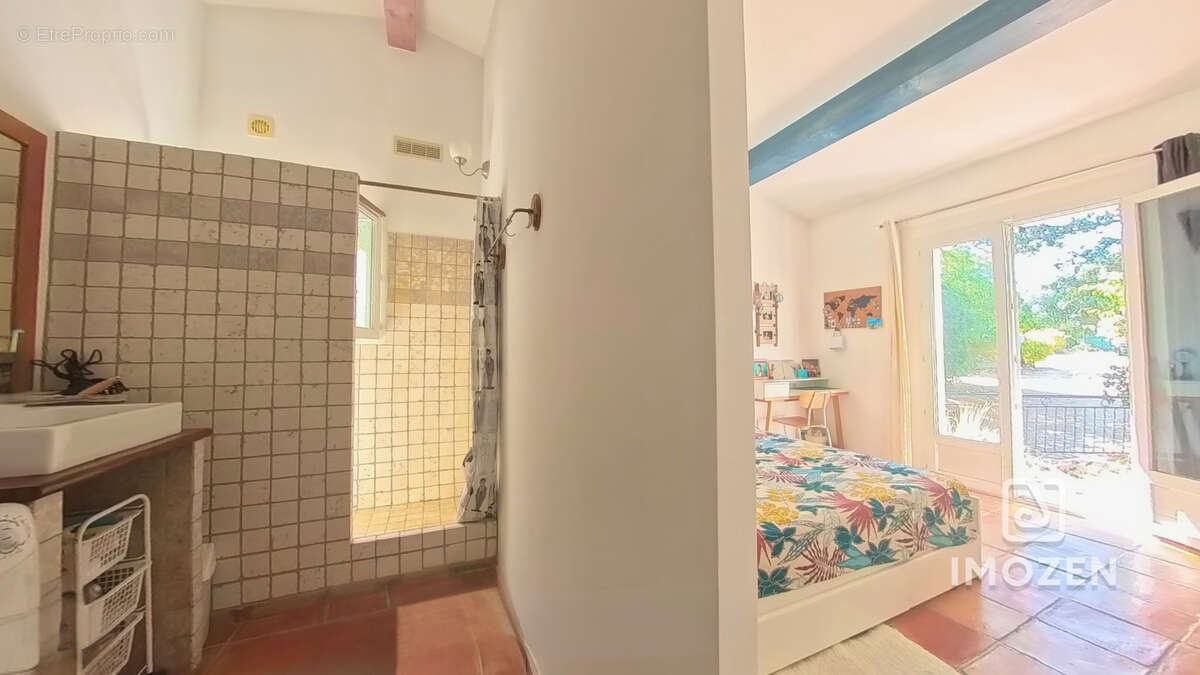 Propriété de caractère avec dépendances, piscine et terrain de 5 809 m2 - photo 15