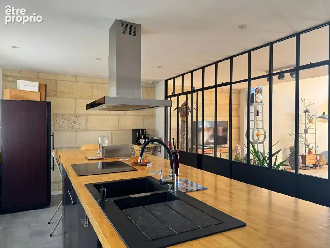 A Saint Loubès, Bâtiment à usage mixte de 388 m² - Appartement d'architecte spacieux - 6 pièces - 168 m2 -  Local commercial  de - photo 3
