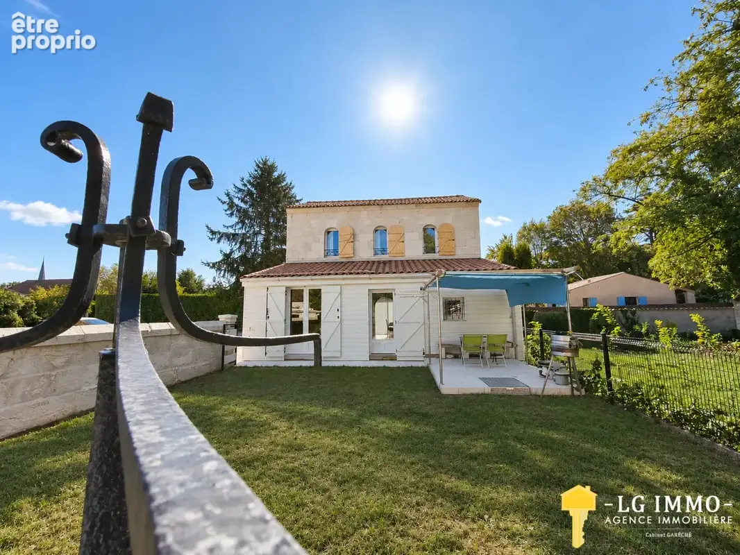 Photo Maison à Saint-Genis-De-Saintonge au prix de 224 750€