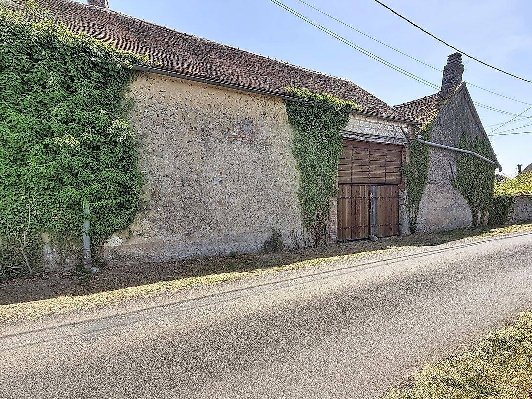 Parking à LES CLERIMOIS