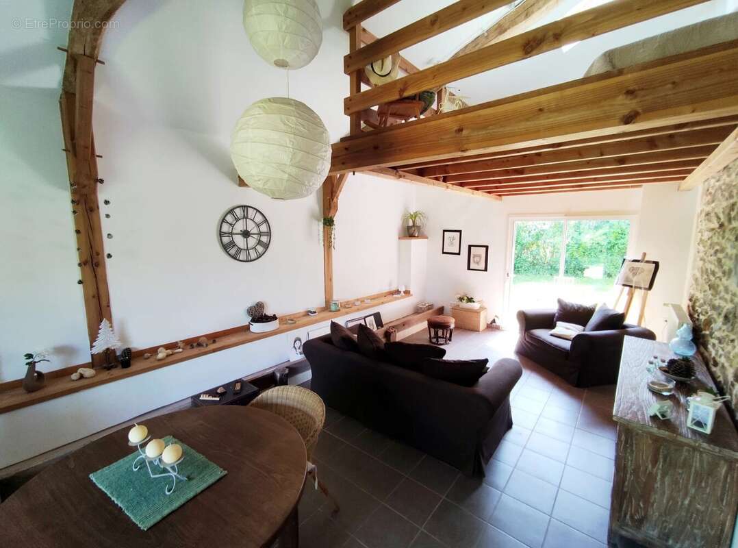 Maison à MONCOUTANT