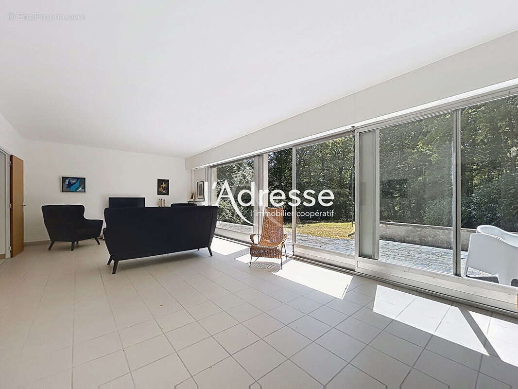 Maison d'architecte à vendre à Chambray-lès-Tours - 215m² sur terrain de 2500m² - photo 4